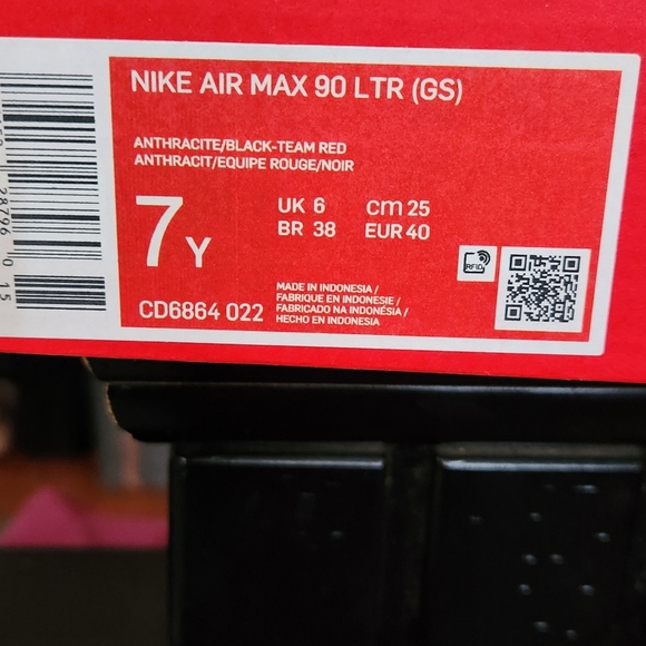 Nike - Picture 4 of 12